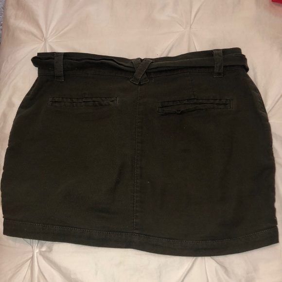 Revolve mini skirt - Picture 2 of 2